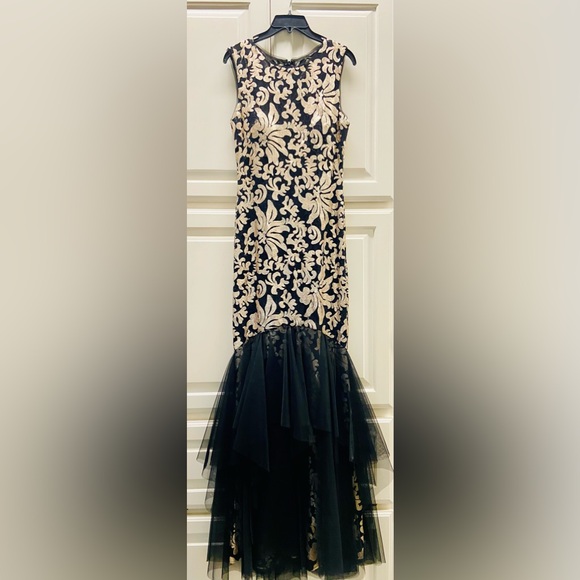 Gorgeous Betsy & Adam gown w/black tulle & champagne colored sequins. Size 6. - Picture 2 of 12